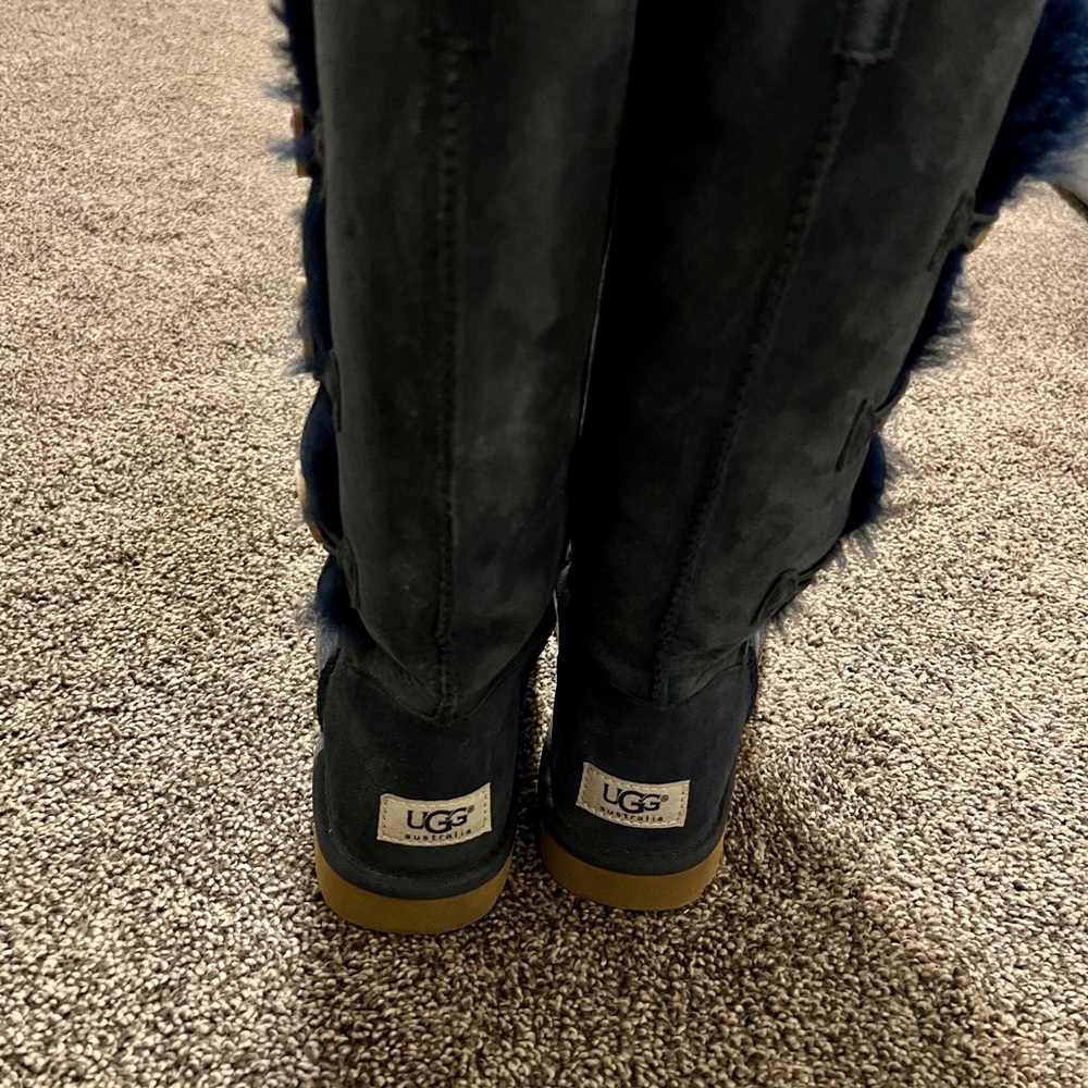 Authentic UGGS - Picture 2 of 3